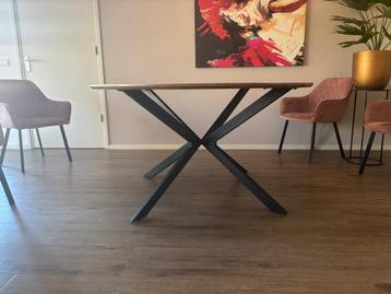 Ronde tafel, 140cm, geen echt hout beschikbaar voor biedingen