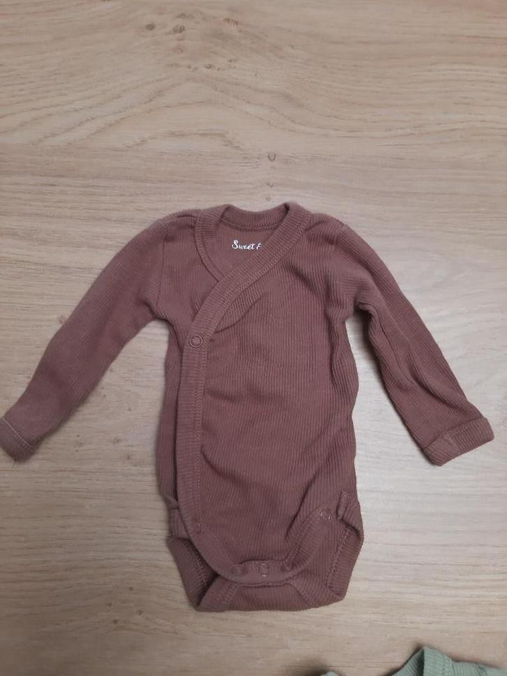 ZGAN prematuur rompertje bruin Mt 44 ( DY1 ), Kinderen en Baby's, Babykleding | Prematuur, Zo goed als nieuw, Nacht- of Onderkleding