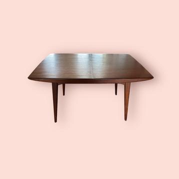 Milaan eettafel van Wébe  beschikbaar voor biedingen