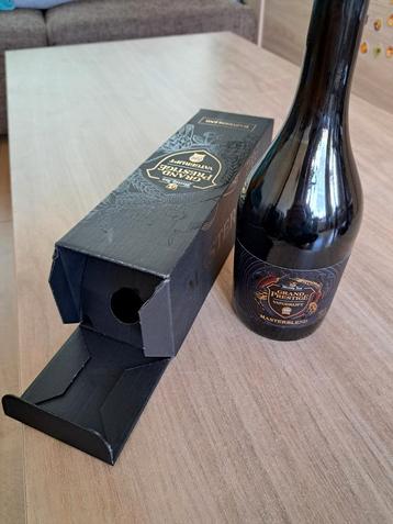 Lege fles met doos Hetog Jan masterblend beschikbaar voor biedingen