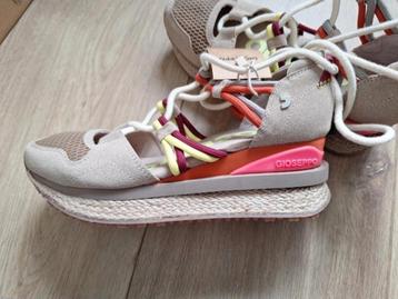 Nieuwe sandalen/sneakers maat 40 beschikbaar voor biedingen