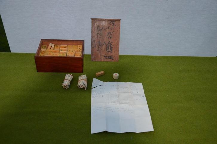 Prachtige oude Mah -jong set in houten kistje, Hobby en Vrije tijd, Gezelschapsspellen | Bordspellen, Gebruikt, Ophalen of Verzenden