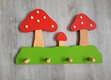 Kinder kapstok paddenstoelen beschikbaar voor biedingen