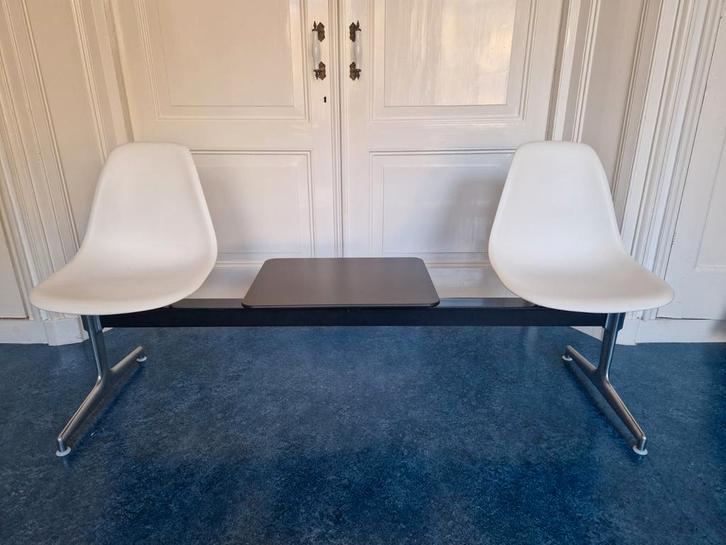 Vitra /Eames side chair RE op traverse, Antiek en Kunst, Antiek | Meubels | Stoelen en Banken, Ophalen