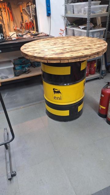 Super stoere statafel of bijzettafel van olievat  beschikbaar voor biedingen