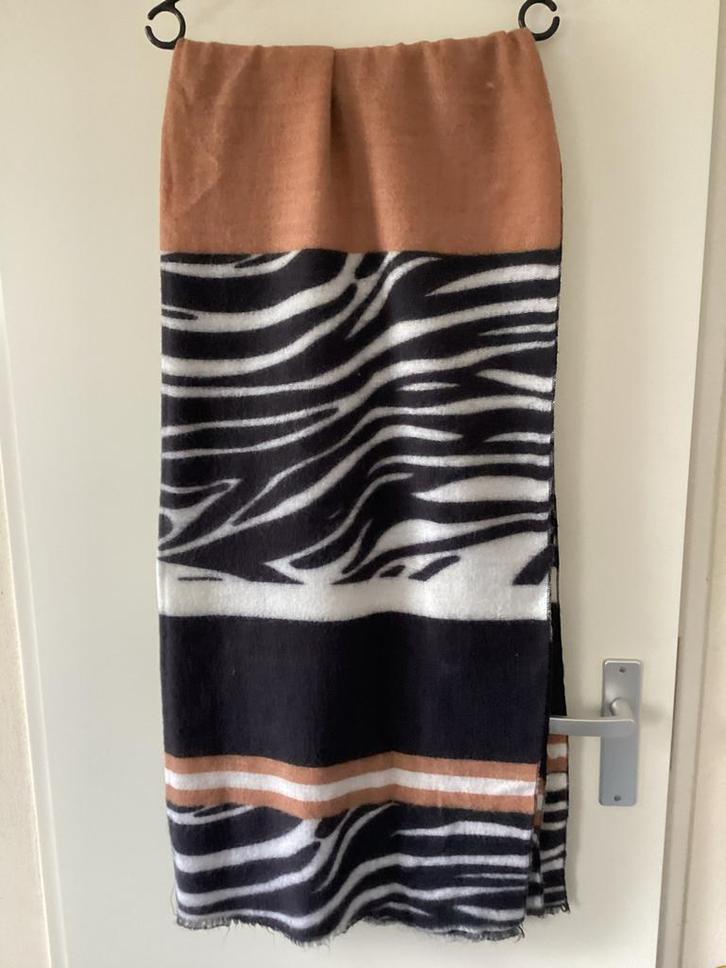Bruin/Zwart/Wit Sjaal/Stola, Kleding | Dames, Mutsen, Sjaals en Handschoenen, Zo goed als nieuw, Sjaal, Maat 46/48 (XL) of groter