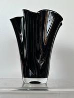 Murano glas glazen vaas jaren 70 - Zakdoek model vintage, Gebruikt, Zwart, Ophalen of Verzenden, Glas