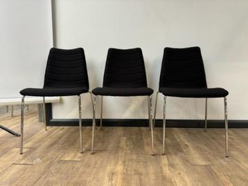 Kantinestoel zwart verchroomd frame beschikbaar voor biedingen