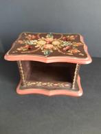 Kleine houten handgeschilderde Stoof bloemen Hindeloopen, Ophalen of Verzenden