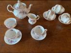 Royal Albert theeservies lavender rose 8 persoons 150€, Huis en Inrichting, Ophalen, Overige typen, Zo goed als nieuw, Overige stijlen