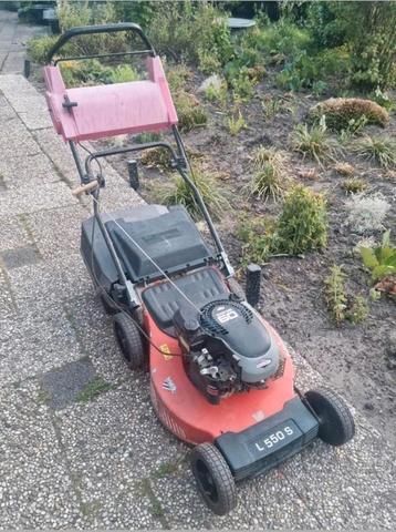 Forse zwaar uitgevoerde grasmaaier, staat momenteel stil.

 beschikbaar voor biedingen