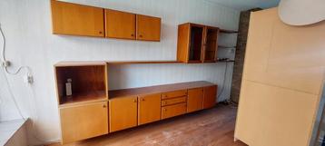 Vintage wandkastencombinatie beschikbaar voor biedingen