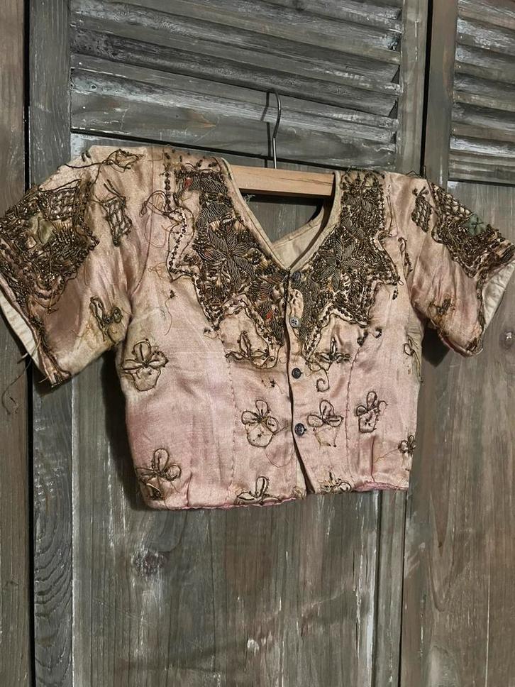 Zijde bodice hes jasje kind paspop paspopje buste, Antiek en Kunst, Antiek | Kleding en Accessoires, Ophalen of Verzenden