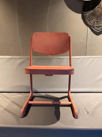 Bureau en stoel peuter beschikbaar voor biedingen