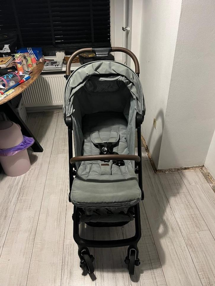 Buggy van Qute, Kinderen en Baby's, Buggy's, Gebruikt, Overige merken, Regenhoes, Verstelbare rugleuning, Ophalen