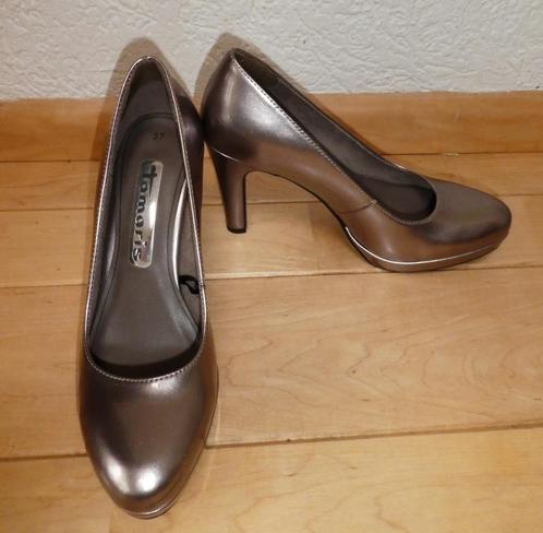Tamaris pumps maat 37 zilverkleurig hak 9,5 cm NIEUWSTAAT, Kleding | Dames, Schoenen, Zo goed als nieuw, Pumps, Overige kleuren