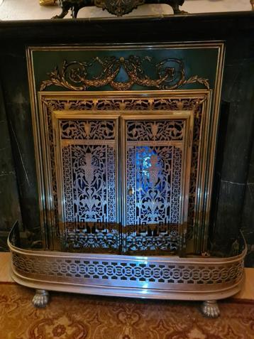 Showhaard Frans plus Fender beschikbaar voor biedingen