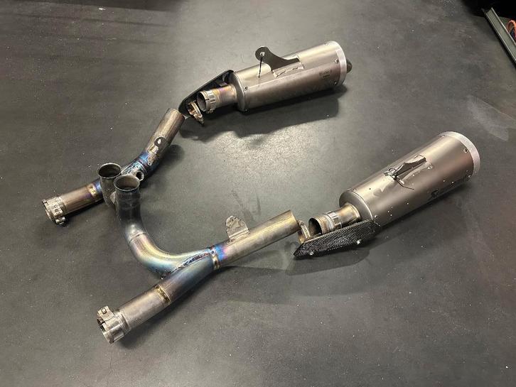 Akrapovic uitlaat Yamaha V-max 1700, Motoren, Onderdelen | Yamaha, Gebruikt, Ophalen of Verzenden