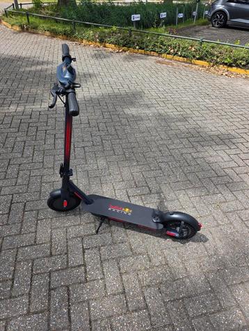 Officiele Redbull Racing step NIEUW IN DOOS beschikbaar voor biedingen