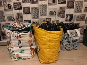 Groot Kleding pakket 111x  beschikbaar voor biedingen