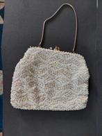 Sjiek avondtasje met pareltjes & lovertjes. Goudkleurig knip, Ophalen of Verzenden, Zo goed als nieuw, Beige, Avondtasje
