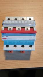 Gewiss hoofdschakelaar, 4-polig, 63 A, 400 V, (oud GW96176), Doe-het-zelf en Verbouw, Elektra en Kabels, Ophalen of Verzenden