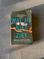 Sarah Pinborough - Wat jij niet ziet, Ophalen of Verzenden, Zo goed als nieuw, Nederland, Sarah Pinborough