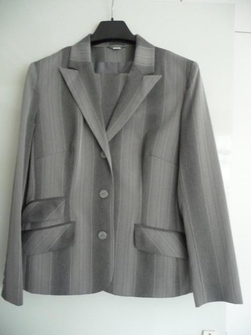 Broekpak maat 20 = korte maat 40., Kleding | Dames, Jasjes, Kostuums en Pakken, Zo goed als nieuw, Kostuum of Pak, Maat 38/40 (M)