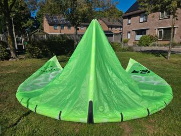 Gong Kite 12.9m  met Naish bar  beschikbaar voor biedingen