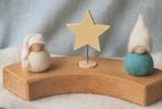 Vrije School Seizoenstafel popje jaarring, Hobby en Vrije tijd, Vilt, Verzenden, Nieuw, Figuurtje(s), Wolvilt