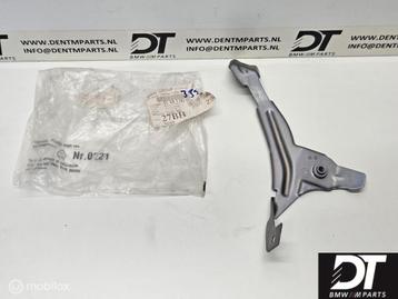 Bracket, side panel, bottom left BMW E60 E61 51647161451 beschikbaar voor biedingen