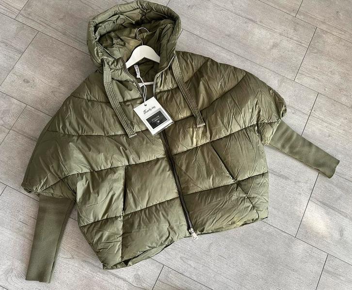 Puffer jas , one size, strakke mouwen & duimgaten., Kleding | Dames, Jassen | Winter, Zo goed als nieuw, Maat 38/40 (M), Groen