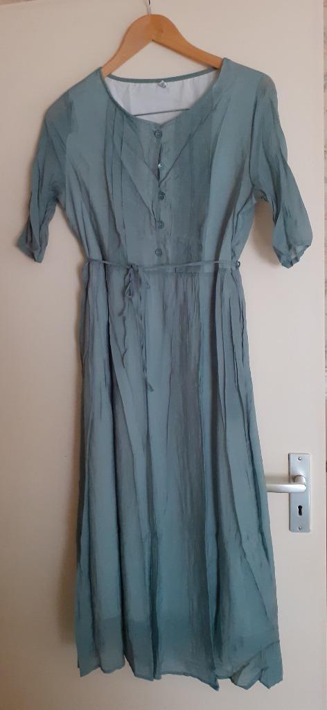Jurk 1x gedragen, Kleding | Dames, Jurken, Zo goed als nieuw, Maat 38/40 (M), Groen, Onder de knie, Ophalen of Verzenden