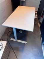 Bureau 130x70cm in hoogte verstelbaar, Huis en Inrichting, Bureaus, Ophalen, In hoogte verstelbaar, Zo goed als nieuw