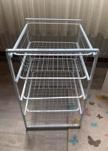 Jysk Barkholt ladekast met vier metalen draadmanden ZGAN beschikbaar voor biedingen