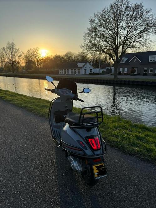 Mooie vespa sprint 2020 brommer, Fietsen en Brommers, Scooters | Vespa, Zo goed als nieuw, Vespa S, Maximaal 45 km/u, Benzine
