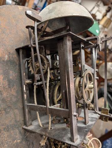 Antiek uurwerk met wekker €35. beschikbaar voor biedingen