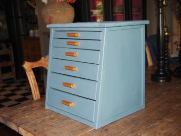 Fournituren kastje/Ladekastje beschikbaar voor biedingen