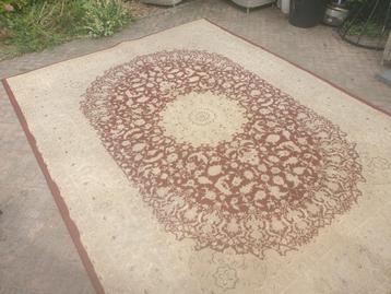 Vintage wollen vloerkleed in lichte kleuren beschikbaar voor biedingen