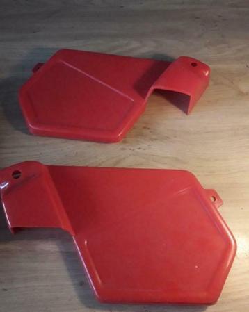Puch Macho 2 Speed NOS kappenset rood beschikbaar voor biedingen