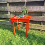 Vintage tafeltje oranje, Huis en Inrichting, Tafels | Bijzettafels, Minder dan 55 cm, Vintage, Zo goed als nieuw, Hout