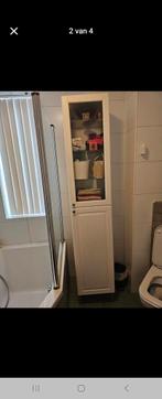 Hoge badkamerkast met glazen deuren, Huis en Inrichting, Badkamer | Badkamermeubels, Ophalen, (Half)hoge kast, Minder dan 50 cm