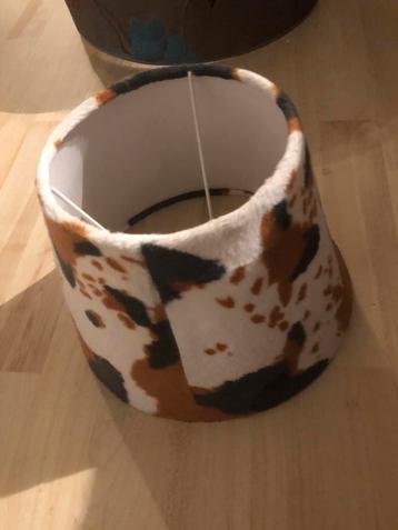Lampenkap met koeienprint beschikbaar voor biedingen