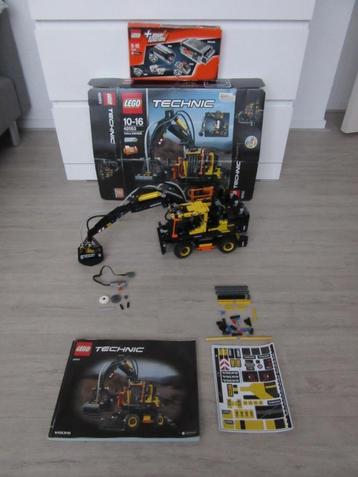 lego technic Volvo EW160E 42053 en 8293 PF set met dozen beschikbaar voor biedingen