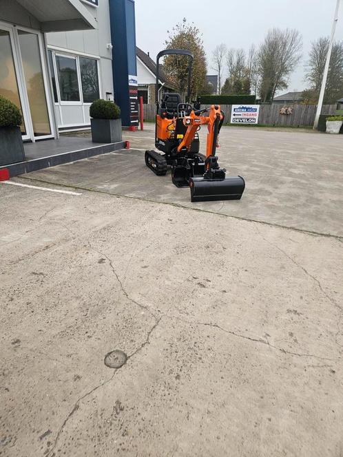 Te huur develon dx10z-7 minikraan, Zakelijke goederen, Machines en Bouw | Kranen en Graafmachines, Graafmachine, Ophalen of Verzenden