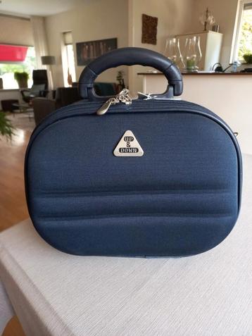 Beautycase donkerblauw  beschikbaar voor biedingen