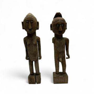Twee Afrikaanse houten sculpturen beschikbaar voor biedingen