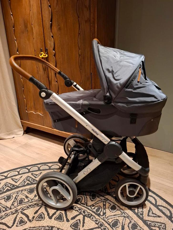 Complete set Mutsy Evo combi-kinderwagen, Kinderen en Baby's, Kinderwagens en Combinaties, Combiwagen, Mutsy, Met reiswieg, Verstelbare duwstang