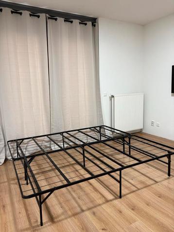 2 x Metalen bedframes + ikea bed matrassen beschikbaar voor biedingen