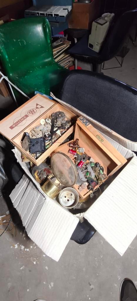 Doos vol klok onderdelen - Vintage of voor reparatie, Ophalen of Verzenden